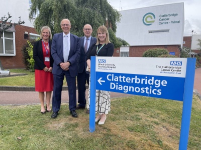 Steve Powis visit to Clatterbrige CDC.jpeg